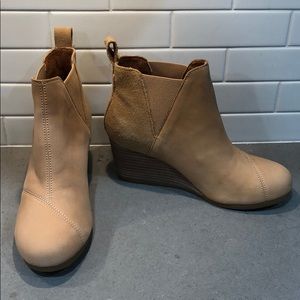 Toms Kelsey wedge boot New taupe